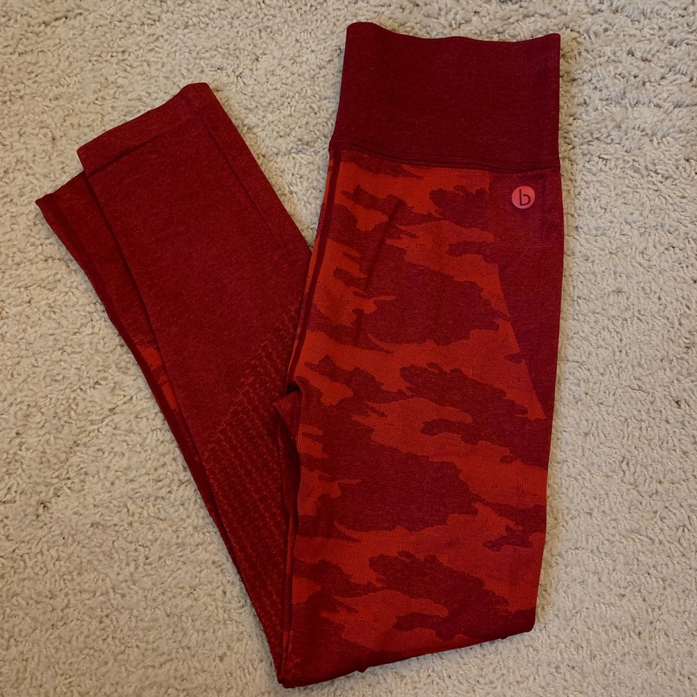 Red camo leggings cotton on small